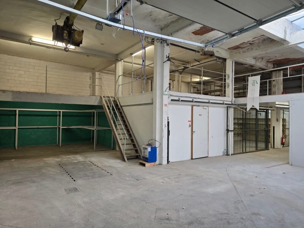 15F18C08-8C69-4596-A411-2A965B6776C6