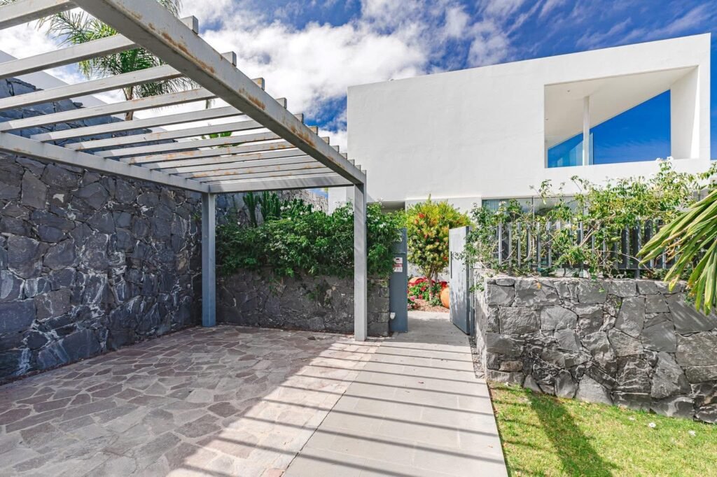 ADC9B956-9EED-4F78-88FD-CCB1E1FAE0C1