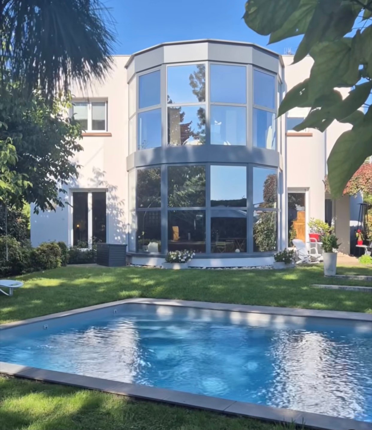 Architect-designed house with swimming pool in France