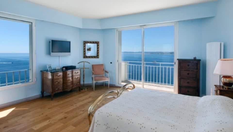 052B05FC-FBFD-43A4-9054-EA80976E6463