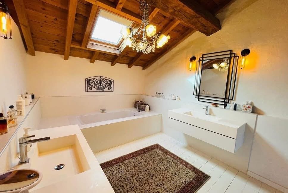 10FEB082-C41A-48C9-8769-17895C372881