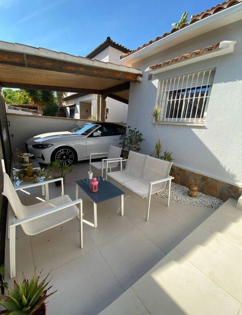 1C6DA278-C2D2-45F3-A858-2AB678167D38