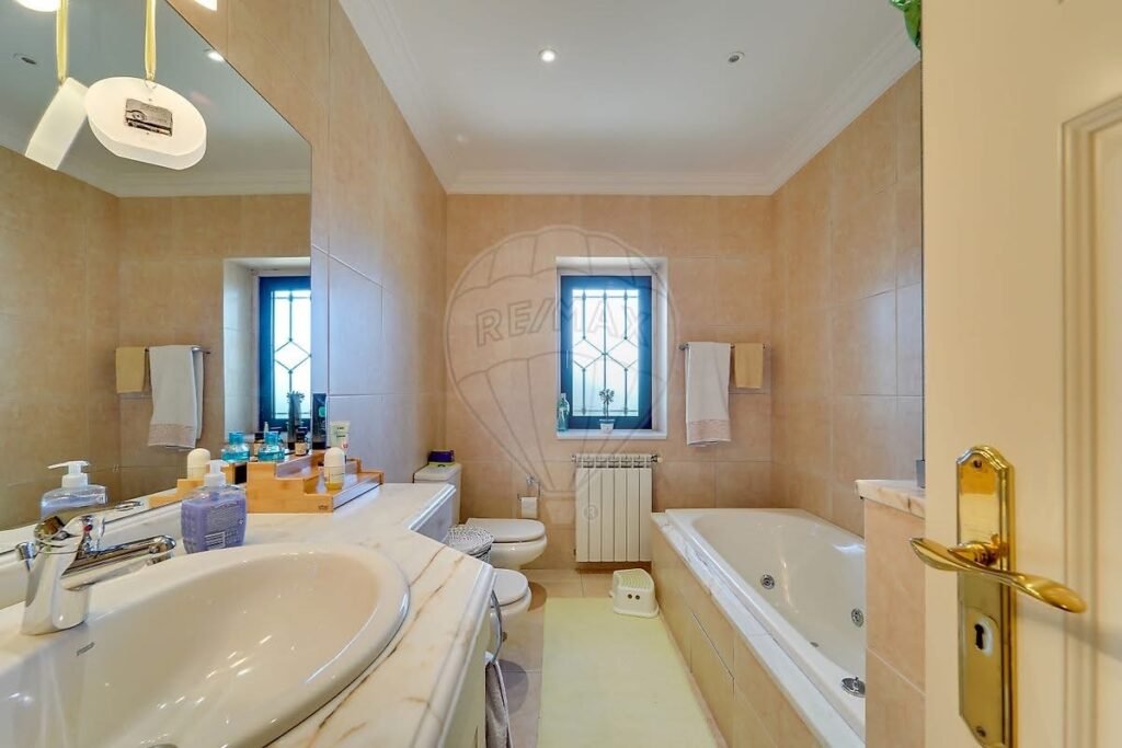 1E661F60-3138-4EA7-B5DA-92F77091C861