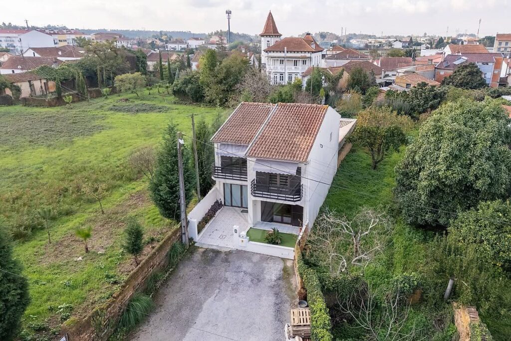 25C88AD5-7FA5-40A1-85A5-F5F5A2D77026