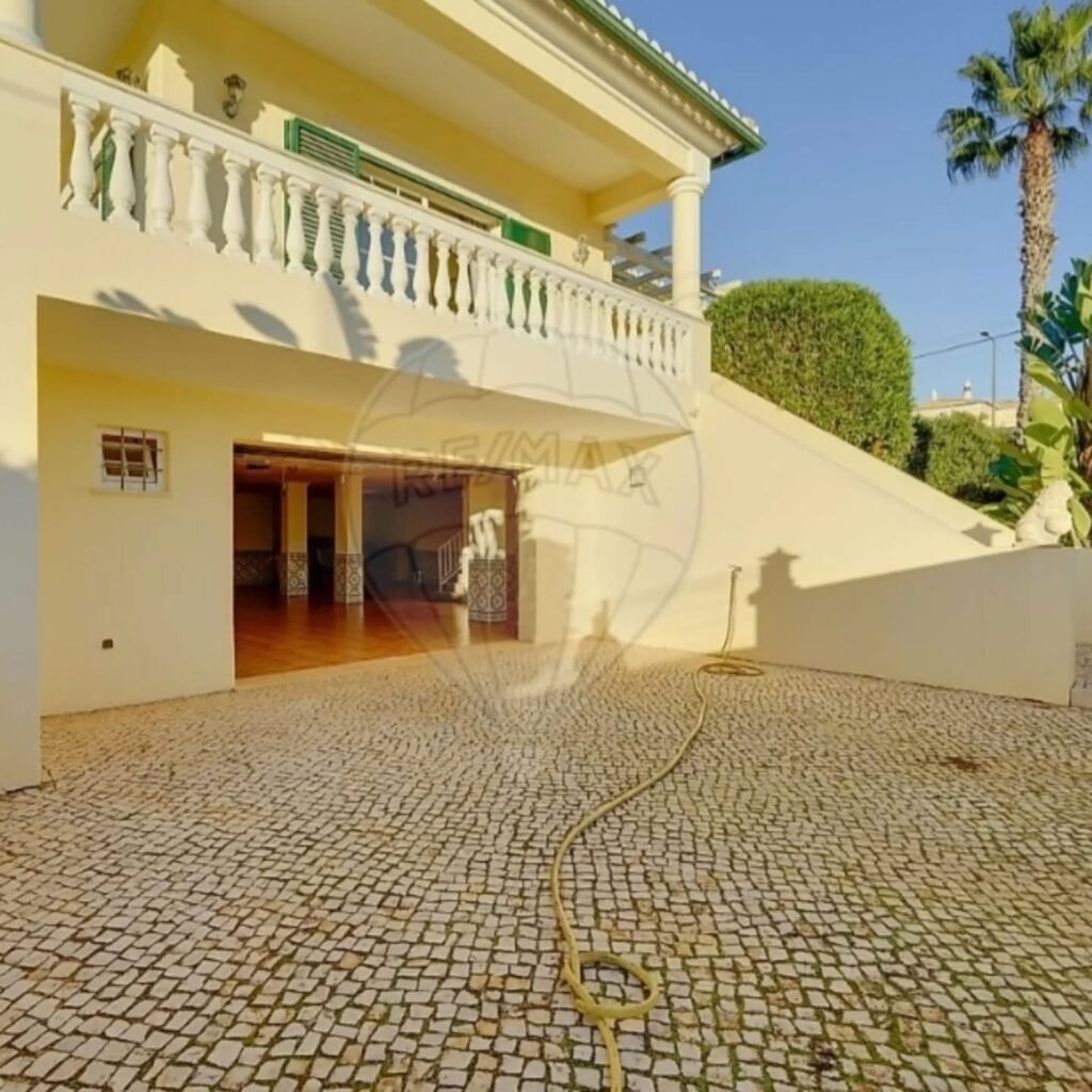 312C514C-D2AB-46FA-B7A1-5A3A5C5D4D04