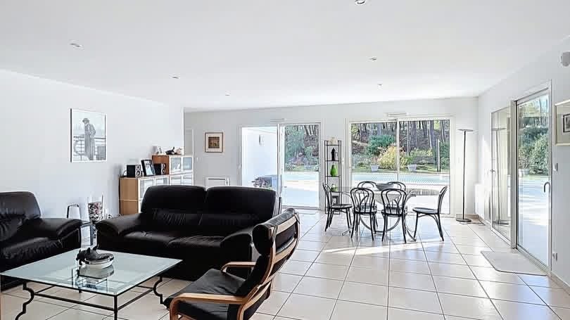 3CA8E057-0F76-4245-835C-6E870E22811E