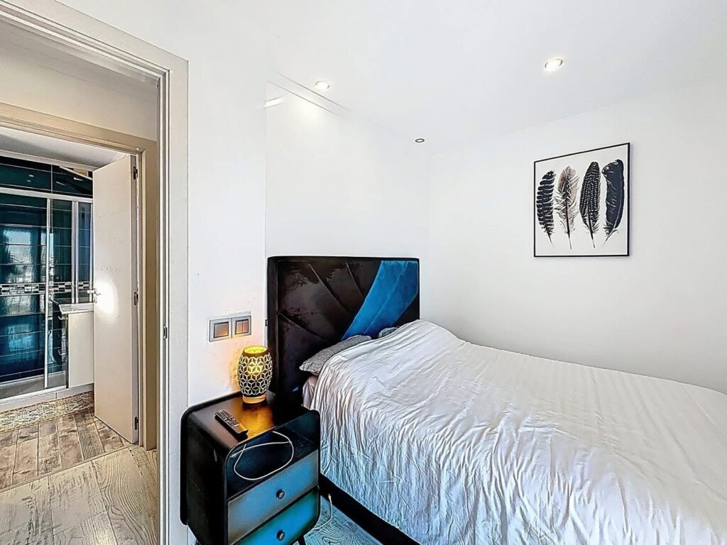 3E18A9B5-FDE4-4A1D-B33F-65AB0C6F5C85