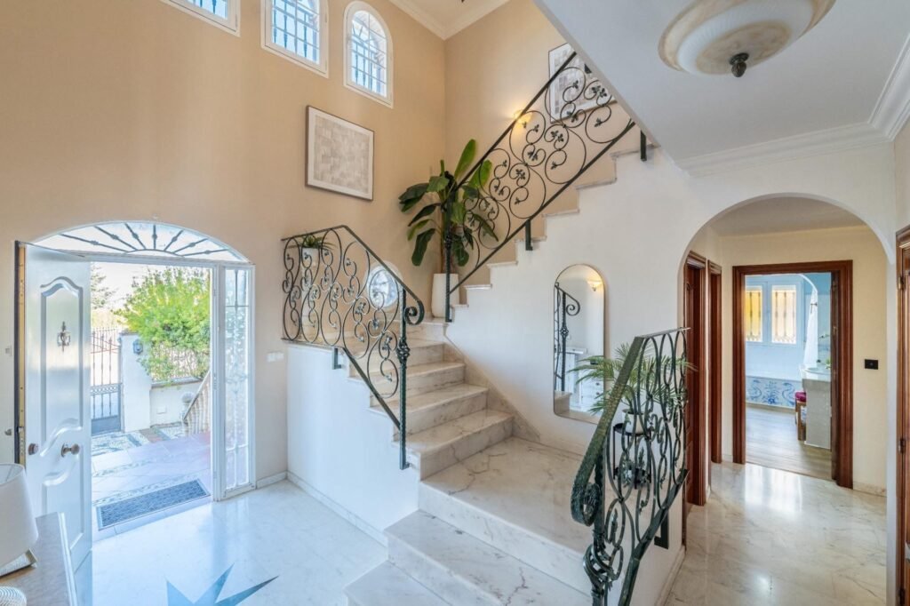 41B3B071-736F-4753-835E-D2219E9DC8AC