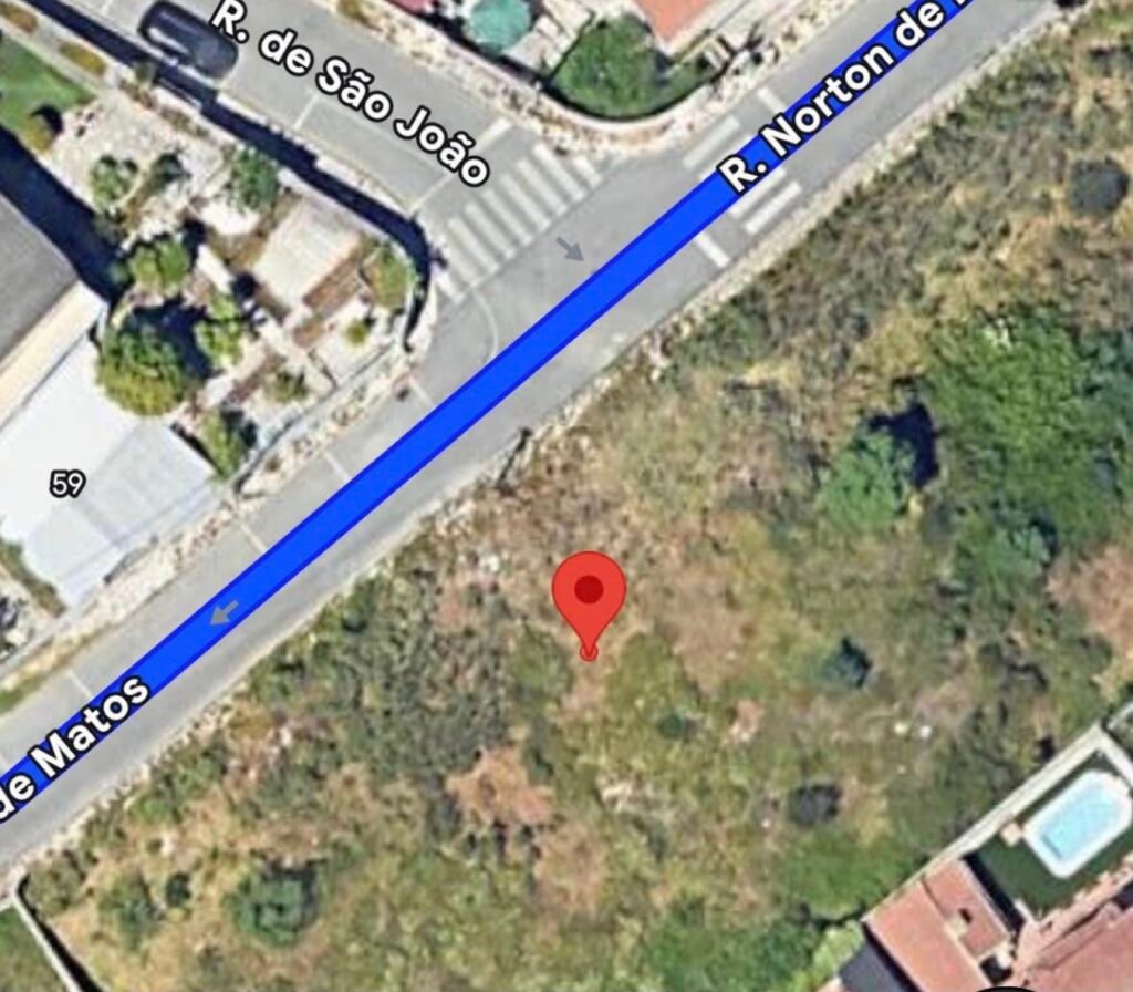 347m2 Land for Sale in Quintinhas, Charneca de Caparica, Portugal