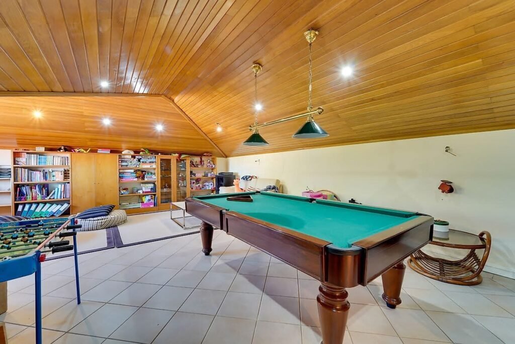 530E20AC-9382-4E5F-B93C-37C7BE253C6D