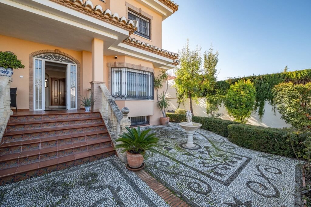 566FF609-7634-4E30-94B2-A49FA805E7D2