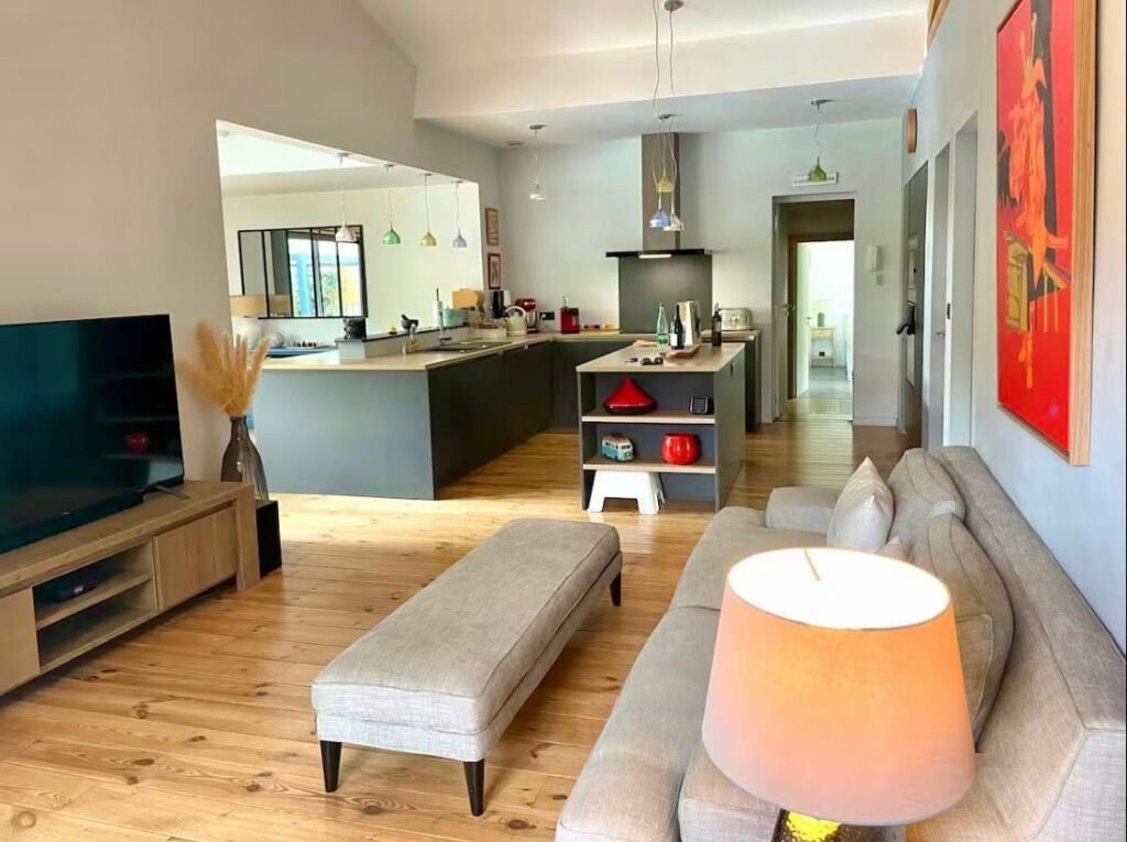 5D102385-4FC4-4F17-96B4-40D55BEF49D4