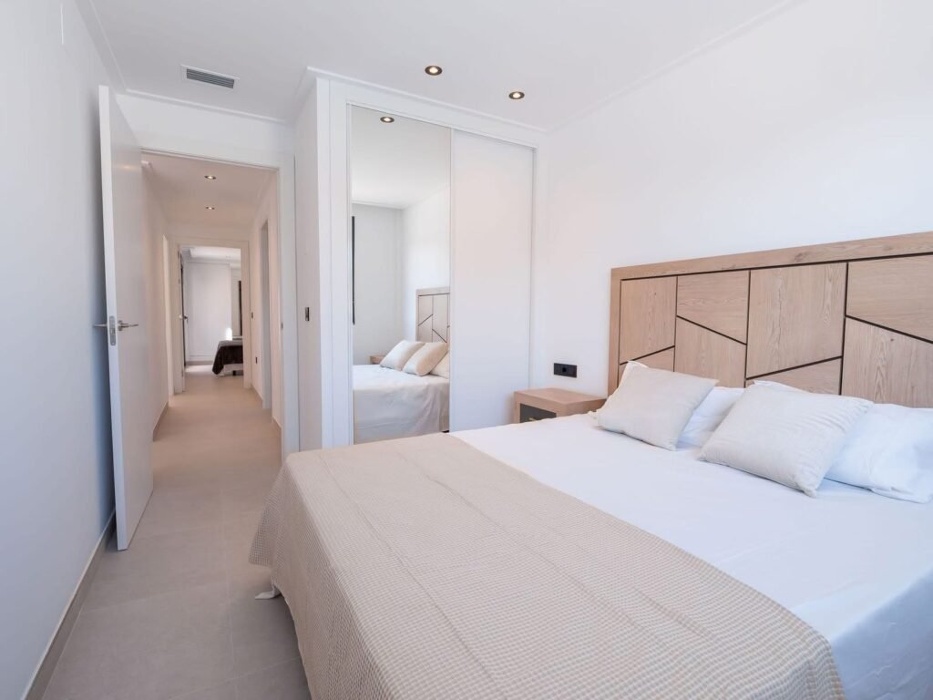 6AD6A656-18EF-496C-85A1-C0BA3B8E4F84