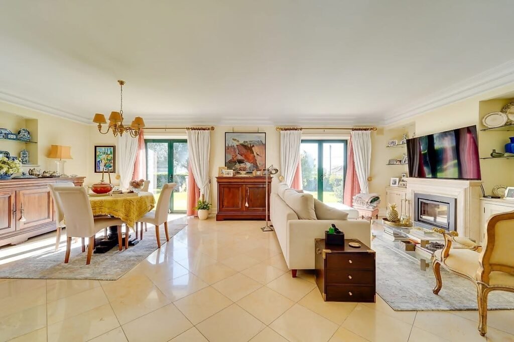 6FD82823-F4EB-422B-9FF2-760D13424EBE