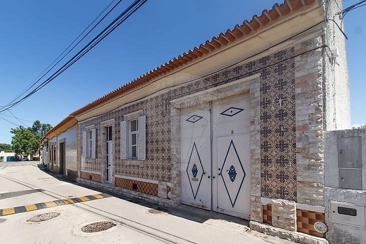 73B1D25A-1395-4106-B1ED-60ECCF253C6F