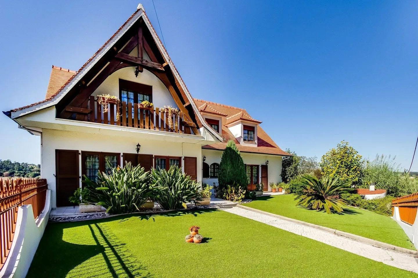 Spacious villa for sale in Nos Pousos, Leiria, Portugal