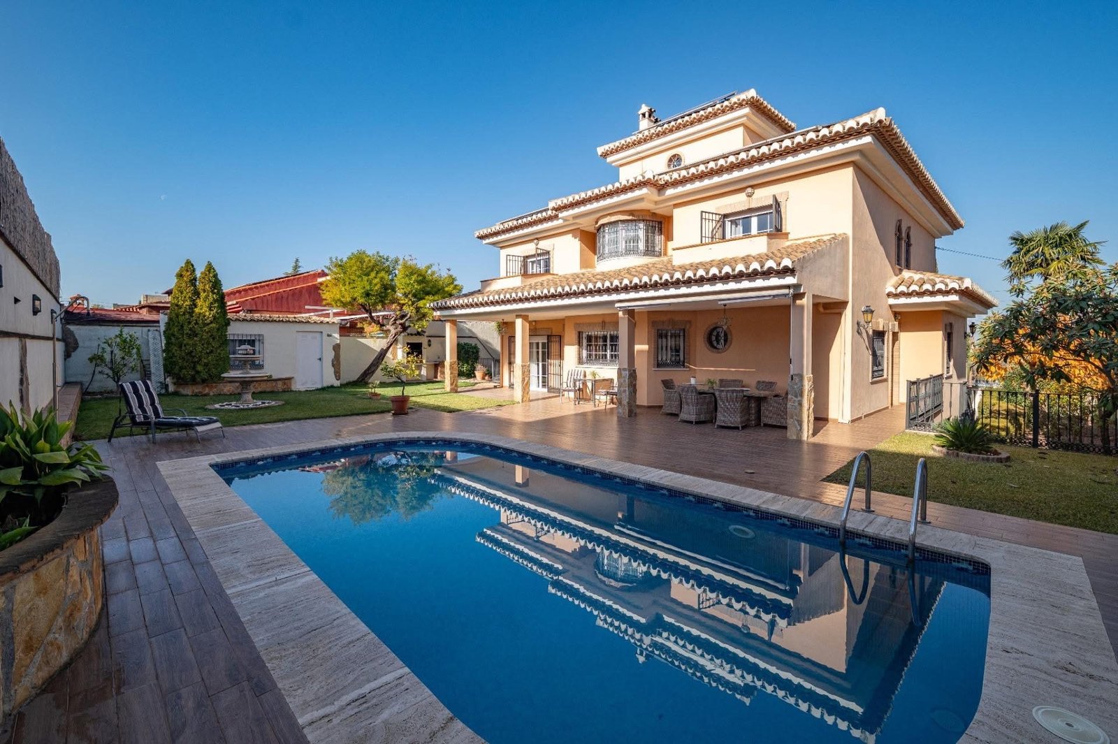 Stunning smart Chalet in Granada, Spain