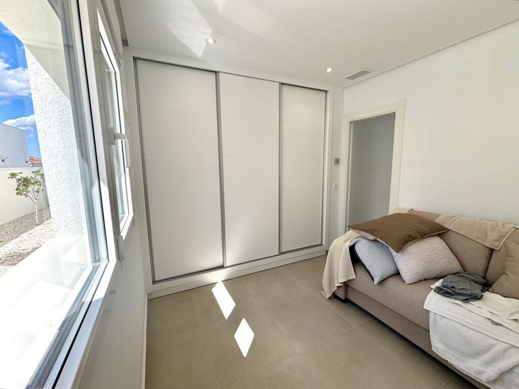 7F509859-5C5F-49DD-B02F-34E23C670D27