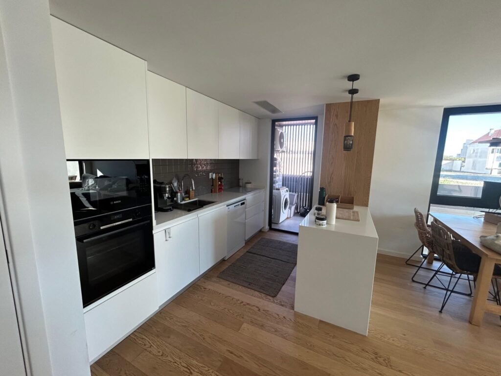 8C793C48-C942-45B6-BC53-879A5B227091