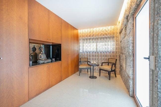 8FA9D555-B94C-4D33-B4B3-FBF4F3166A82