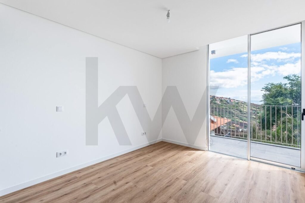 9ED074BC-025C-4B4E-9629-A3F3C243E1BD