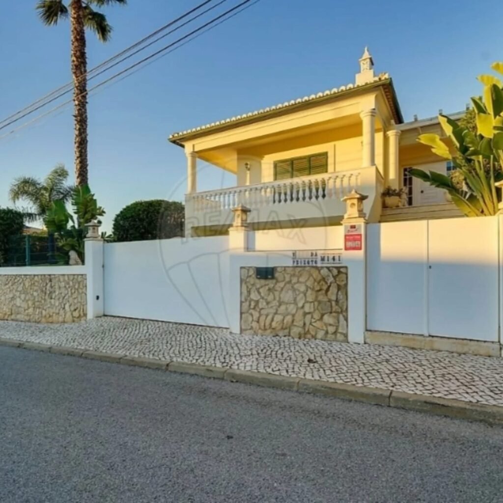 9EFDA29D-E4E4-4A64-ADAF-F1D8628F9EE4