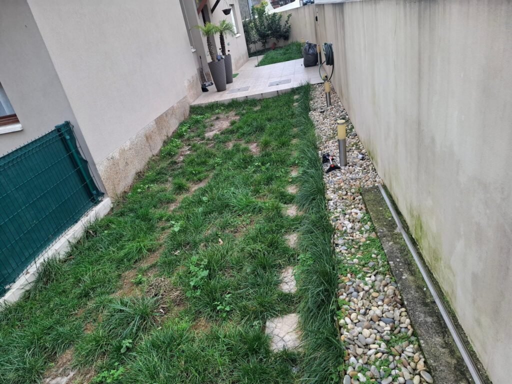 AA4D5982-A5A5-43F0-AFAA-9052B8D8B8C0