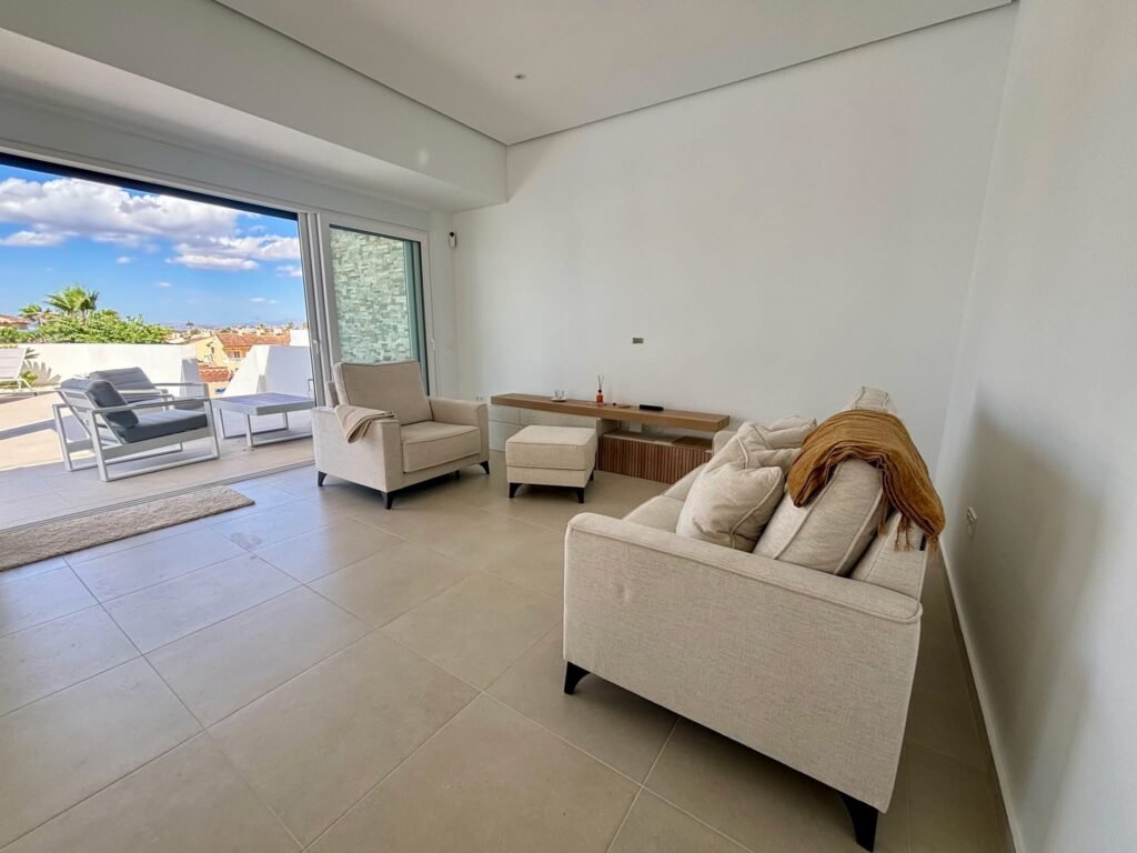 AC8DF64D-0BDB-407E-BEAF-CBA8B237F720