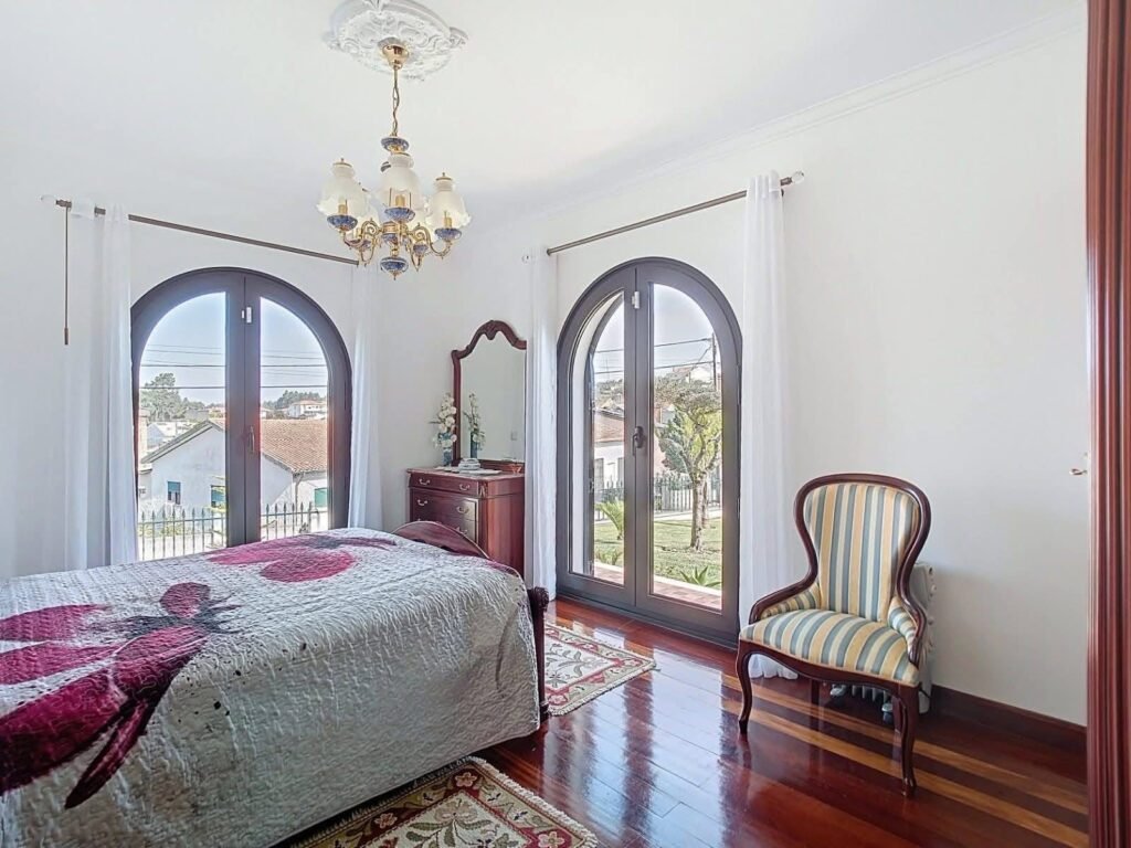 ADC828E9-AAEC-4535-B30D-0D86D233951C