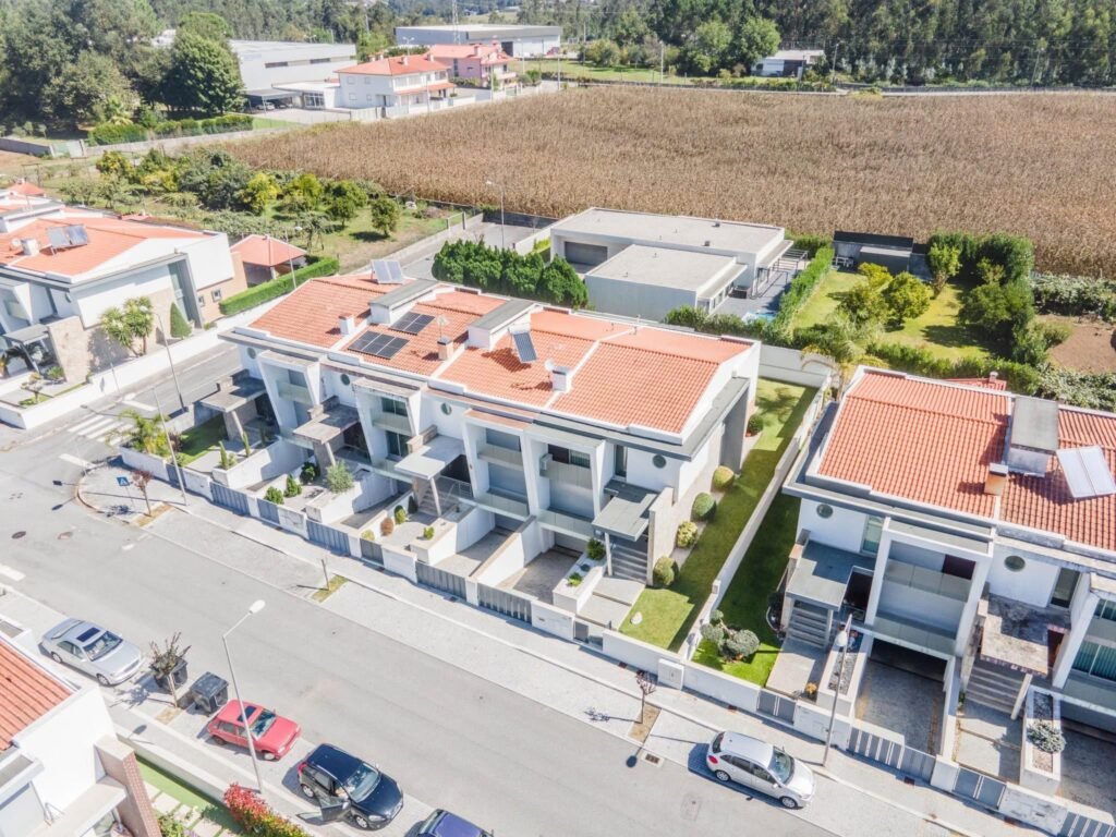 B2F7B6B7-12A6-49F7-AC84-48C78137E4B6