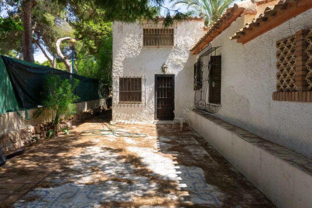 BBA4266A-6151-4246-8A88-3D59820D0651