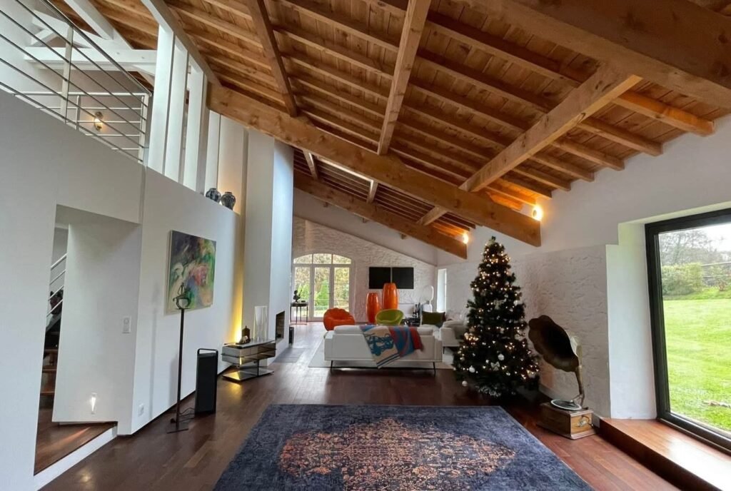 C0463B33-73A0-4F06-9C30-C79E131F531E