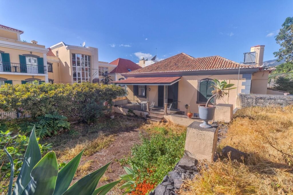 C4DFE59F-5D7A-4BAB-8691-1E99F75C7620