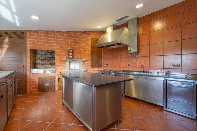 CE0ADAFC-EDBD-4A90-8A46-883A52C1893A