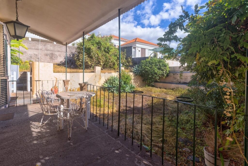 CE51FE65-47FB-4069-BDD2-4EC2CDDB1211