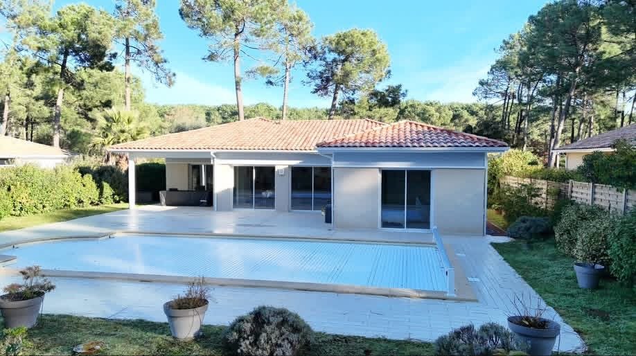 Contemporary house in Lacanau Océan, France