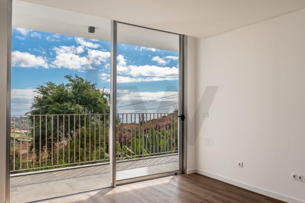 D6ABABB2-5503-4323-BEE8-083B8EB9622A