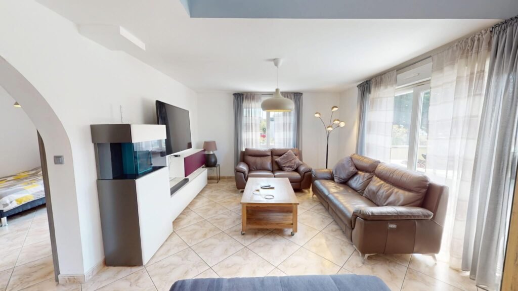 D9ED3C69-F9EF-446A-9DF1-FBAFD0C10FAF