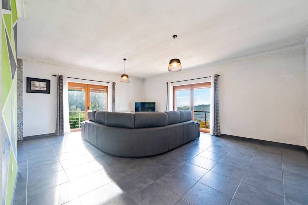 DAAB8BFC-30AC-4BE1-9FC4-8BE095519E46