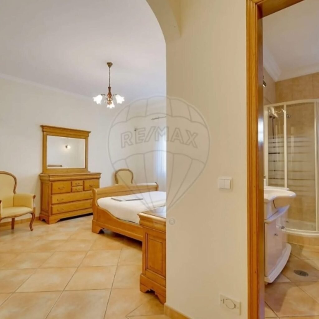 E212BF71-9077-4EF4-8455-44A1B344D2B4