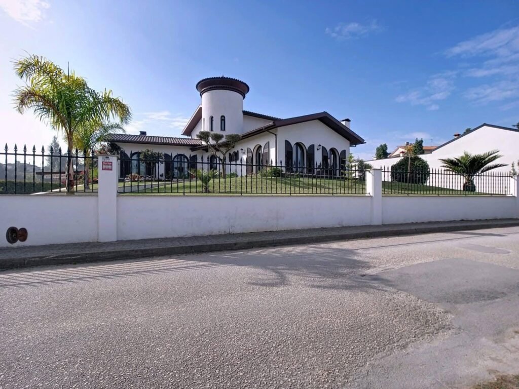 E98B3301-C62E-4AD2-8C49-D2980816FD00