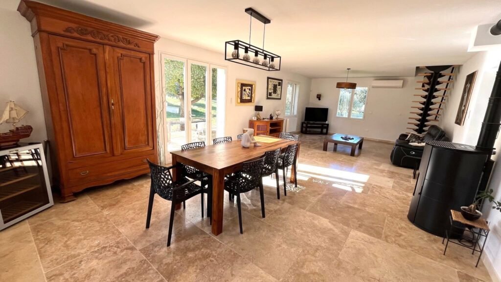 F0F6A02B-0330-4243-8155-4418441AD1A5