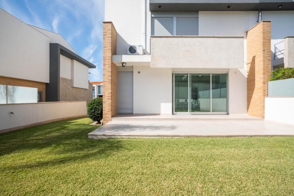 F9119DA1-8CA1-4B35-A91C-95061BDDACCA