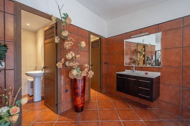 FB6BBB73-108C-46FC-9621-219E832237FE