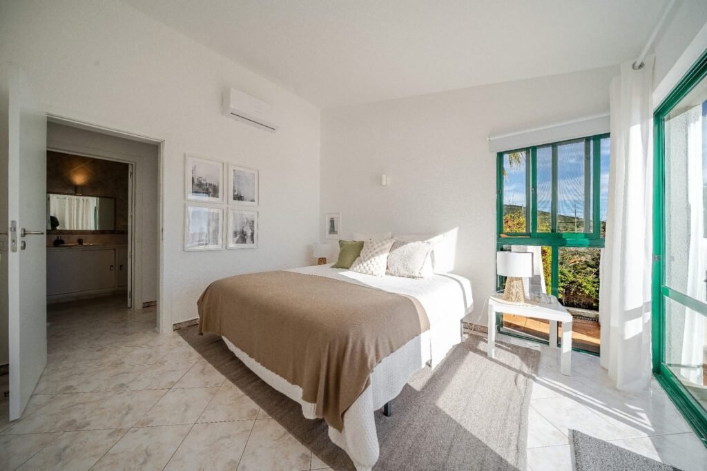 000EA913-7FF8-4906-AFC9-9D2A14FF89BB