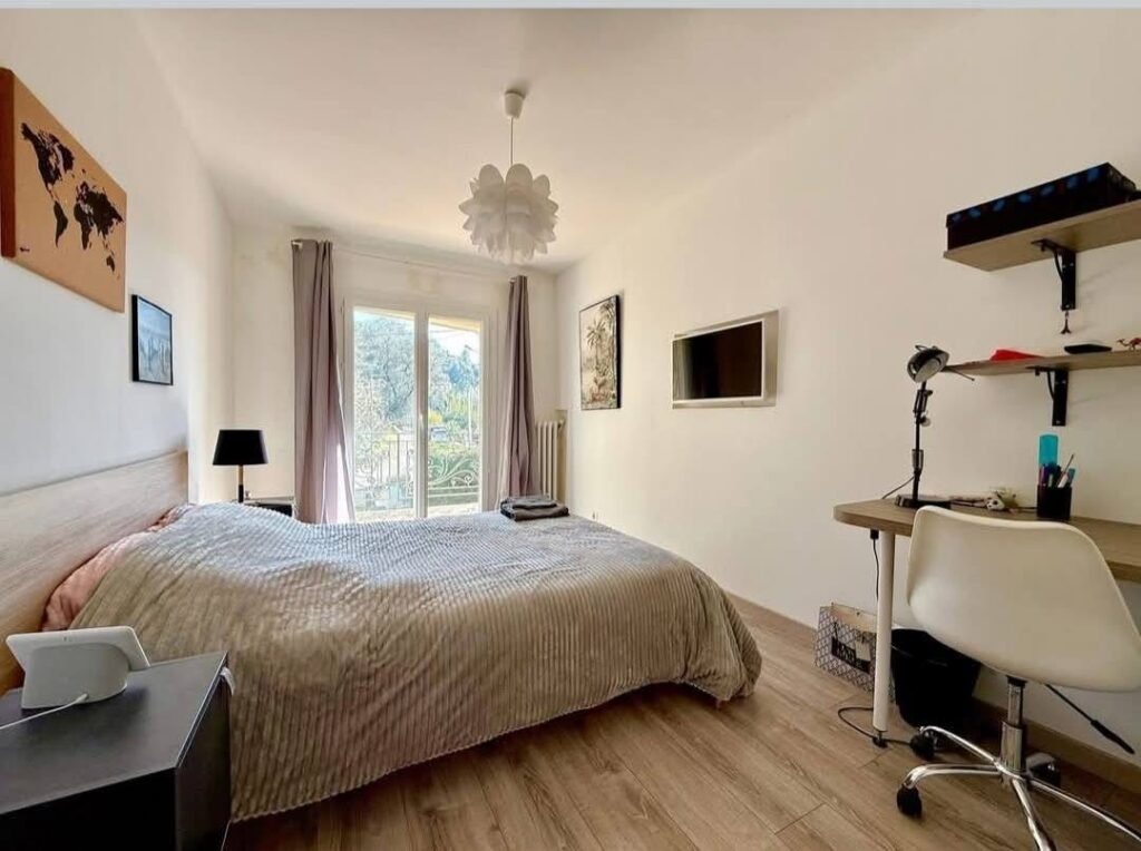 025C5E5A-E5C3-479E-8BDF-11E8423D48E5