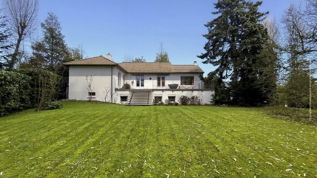 6-room house for sale in Mérignies around 19 kilometres outside of the city of Lille, France