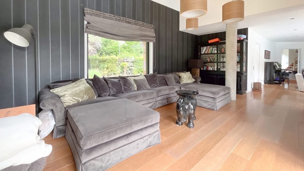 09416D8B-35F9-47C3-ACAB-954591ECF233