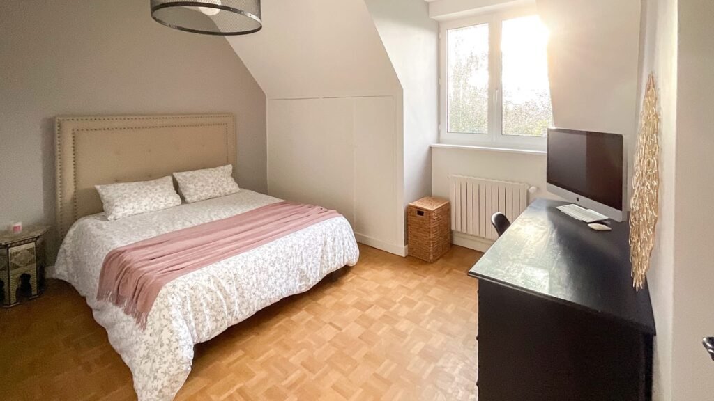 096EFD40-DBD5-4D6C-906D-AF2DE9BF8C59