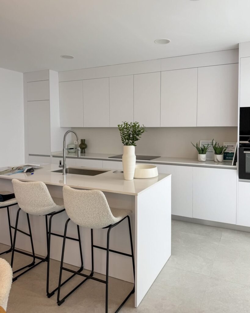 0C2DCF30-77B5-4F39-A2C7-36473883B849